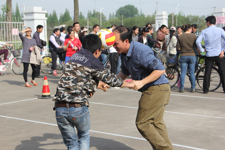 龙珠体育（中国）股份有限公司员工积极参加院趣味运动会